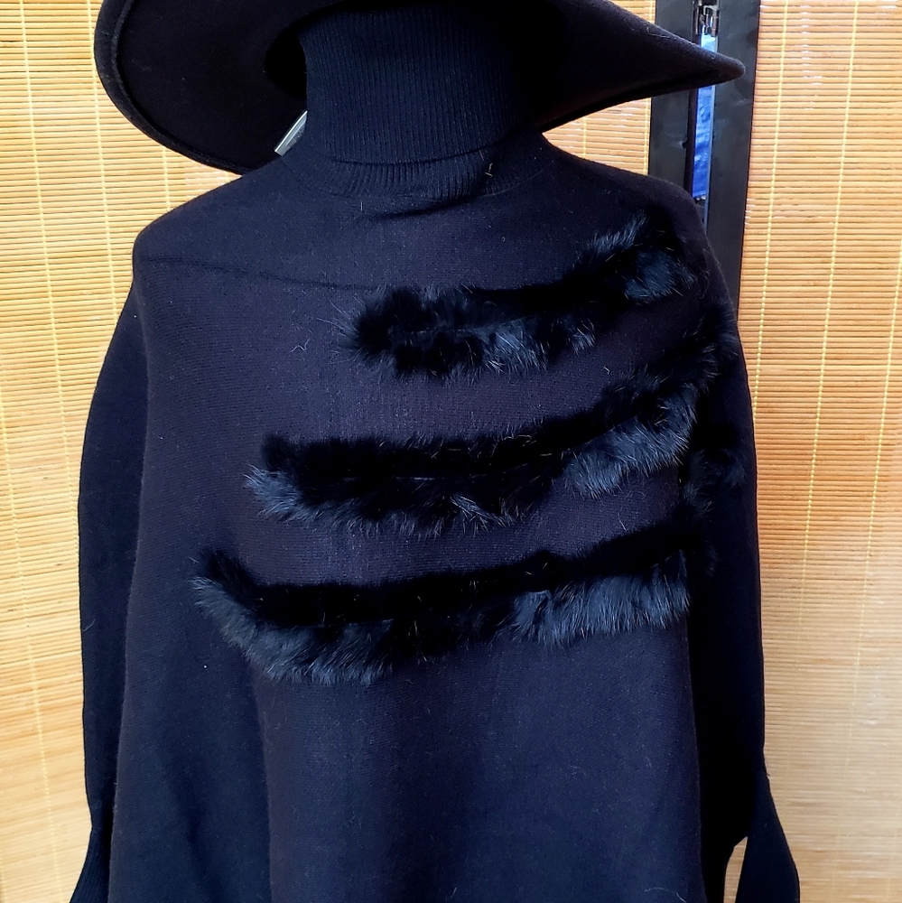 Fur accented turtleneck poncho w/fringe